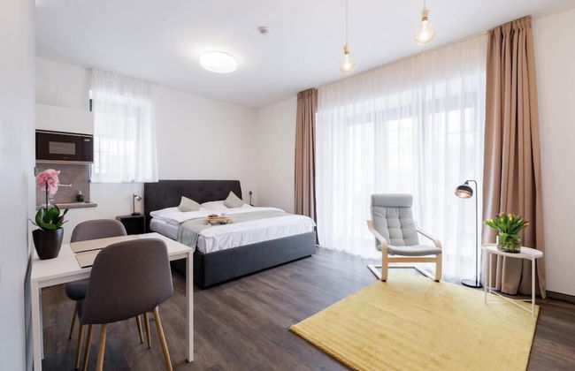 River Apartments - Photo 2