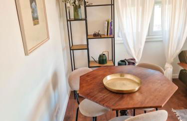 Riverfront 2 Bedrooms with Balcony - Photo 20