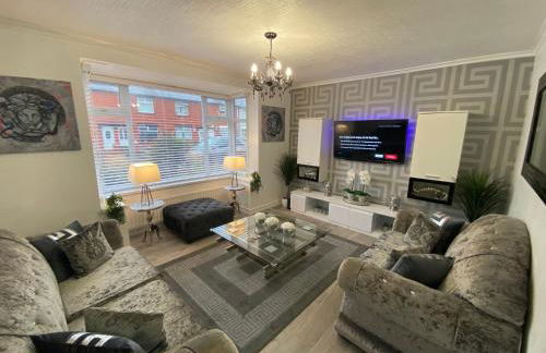 NEW…THE HOTTUB HOUSE BLACKPOOL PLEASURE BEACH - Photo 28