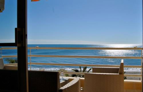 APARTAMENTO FRENTE AL MAR,PRIMERA LINEA DE PLAYA - Photo 4