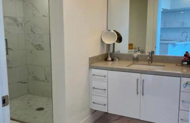 Luxury Designer Suite with Rooftop Pool, Gym - Foto 12