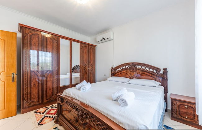 Authentic Lake View Apartment - Photo 16