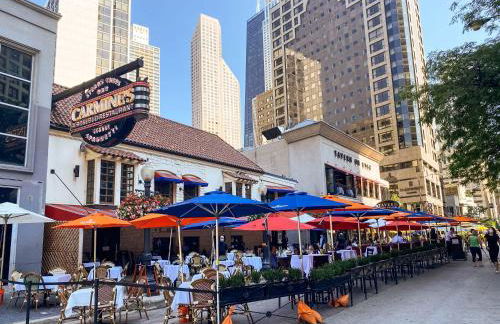 Luxurious Gold Coast 4BR 4-Story Villa with Parking Sleeps 12 Guests - Photo 43