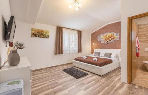 Awesome Home In Nedescina With Kitchen - Foto 24