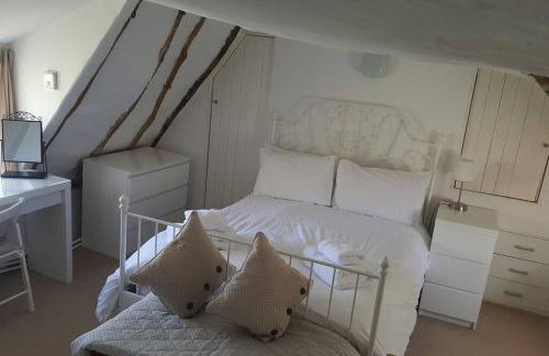 Entire Thatched Cottage - Photo 7