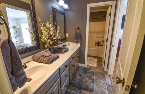 Waterfront Home with Spacious Outdoor Deck Boat Slip - Foto 21