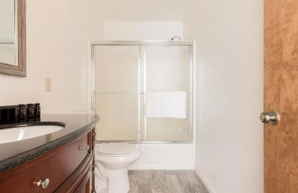 Wolfe by AvantStay | 5mins NorthStar! Fireplace, 2 Private Decks! - Foto 44