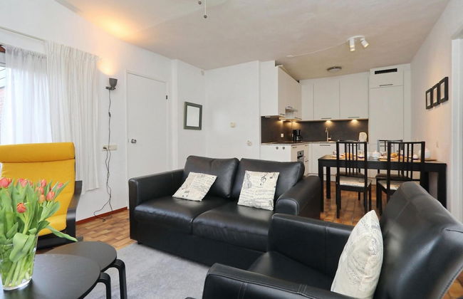 Spacious Holiday Home Near Forest - Photo 8