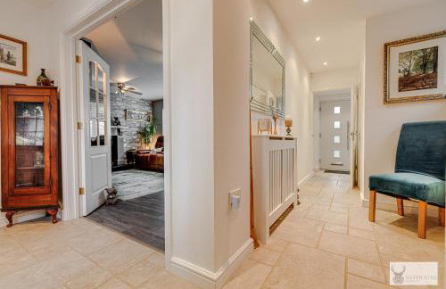 Silver Stag Properties Large 4 bed Property - Photo 24