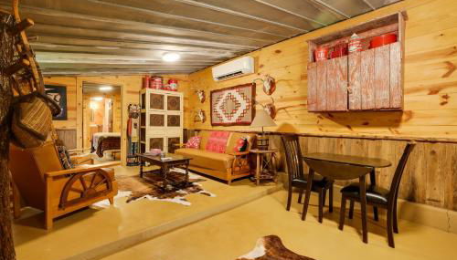 Rural and Horse-Friendly Cabin about 24 Mi to Bandera! - Foto 5