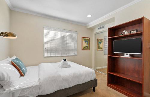 New Listing Burbank Retreat by Colby & Conrad - Foto 24