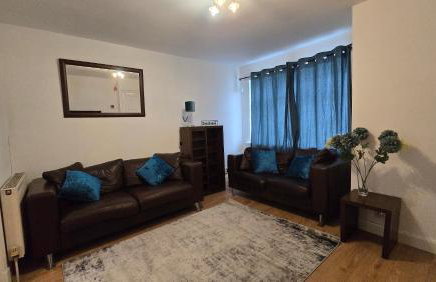 Cosy 3BDR Home With Free Parking In Harrow - Photo 1