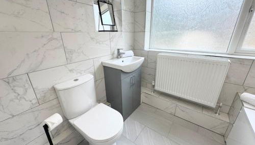 Entire 5 Bed New Home - Southampton Centre - 4BDRM - Foto 3