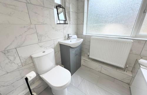 Entire 5 Bed New Home - Southampton Centre - 4BDRM - Foto 3