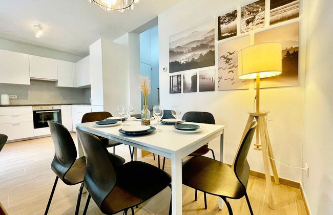 Luxury 2BR 1BA Near Fashion District by Oneluxstay - Foto 16