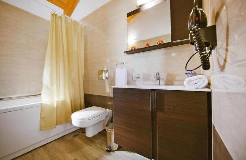 Semi-detached house with private pool - Photo 18