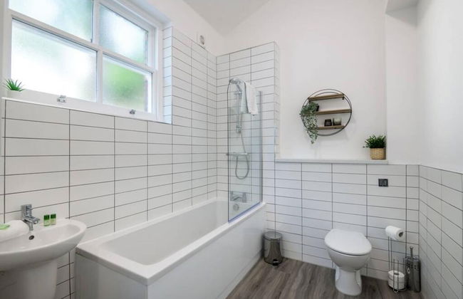 Host Apartments The Roscoe Carriage House - Photo 25