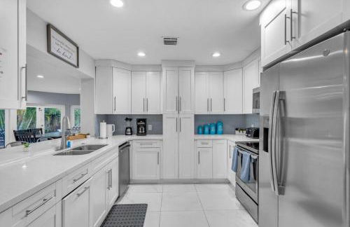 Stunning 4 Bedrooms House with Pool 6 minutes to the Ocean - Foto 41