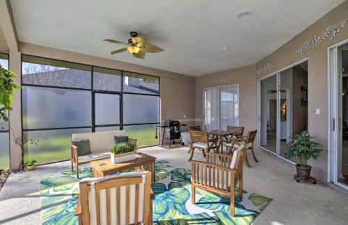 Bright and Sunny Riverview Oasis with Pool and Pond - Foto 27
