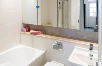 Super Kensington apt sleeps 2 to 4 with free WiFi - Foto 20