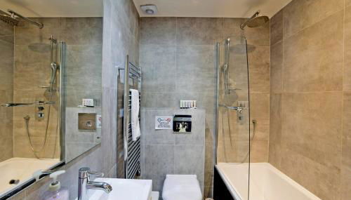 Modern Stylish Spacious 1BR Duplex - Foto 4, towels, Shower
