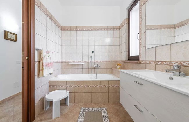 Amazing Detached Villa for 8 Guests Near Stintino - Photo 27