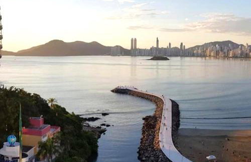 Frente Mar com Piscina, Garagem e Vista Linda - Foto 33