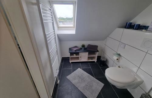 CJS Apartments - Chill or Drive am Nürburgring, new Box Spring Beds, new furniture, WLan, Spacious Rooms, Quiet Location - Foto 36