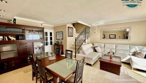 Seafront Townhouse with Stunning Mediterranean Views, community pool - Foto 3