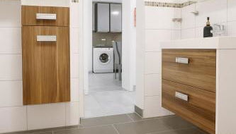 LETA Homes - Komfortables Gästehaus - eigene Parkplätze & Traumterrasse - Foto 5