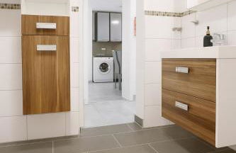 LETA Homes - Komfortables Gästehaus - eigene Parkplätze & Traumterrasse - Foto 5