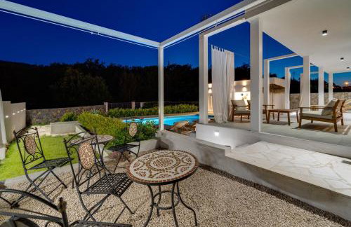 Villa Zen with 4 bedrooms, private 32 sqm pool, summer kitchen, 7 km from the beach - Photo 41