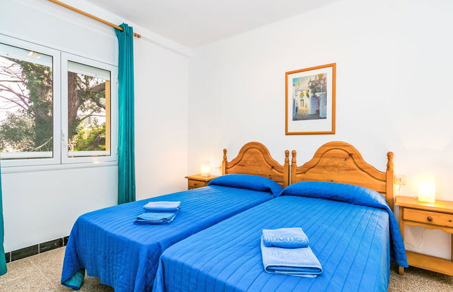 Velazquez - Photo 10