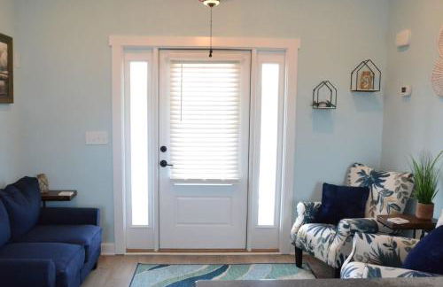 2BR Cozy Cottage Private Dock - Photo 8