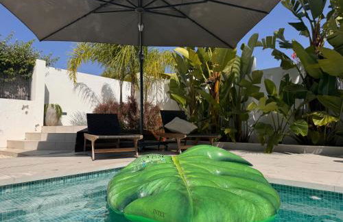 Marbella Bliss - Luxury 4-Bedroom VILLA with Garden, Private POOL & Jacuzzi, Marbesa near- 5 min to the Cabopino Beach - Photo 36