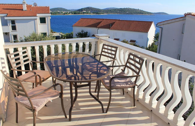 Apartments 4 Dolphins Rogoznica - Central Dalmatia - Photo 6