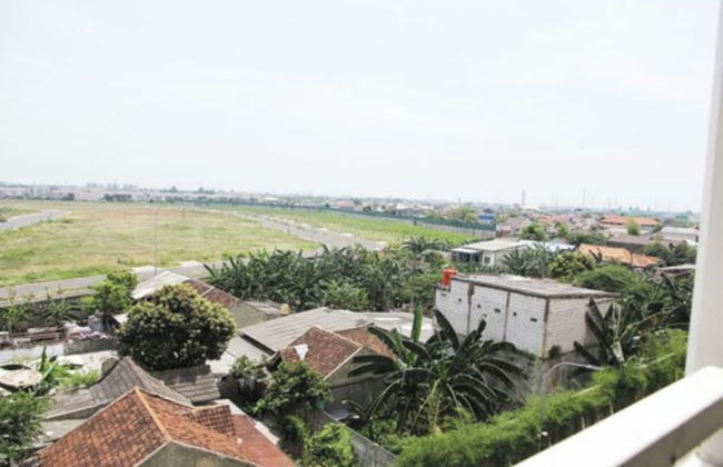 Modern and Comfortable Studio Apartment Springlake Summarecon near Summarecon - Photo 12