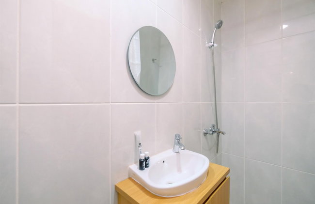 Good Choice And Strategic 2Br Without Living Room Evenciio Apartment - Foto 20