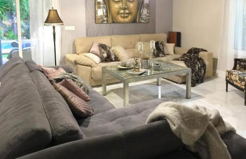 Villa de Lujo con Jardines y Piscina - Foto 8