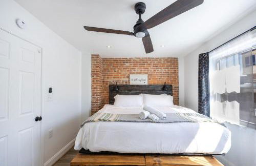 Charming 2BR Townhouse with Patio & Parking in DC - Foto 24