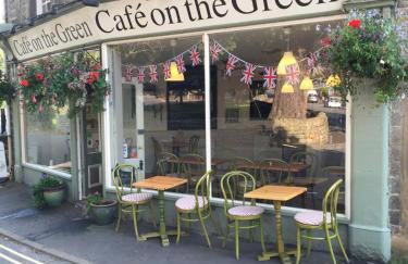 Chatsworth Edge Apartment - Photo 9