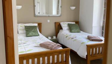 Station House Holiday Cottages, Exclusively For Grown Ups, Thornton Dale - Photo 5, towels