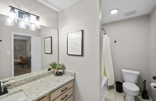 Modern Home Close to It All in DFW Texas! - Foto 24