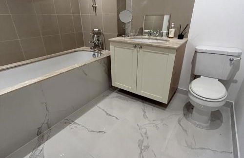 3 Bed Cottage - Sleeps 6 - Pets - Parking - Wifi - Foto 17