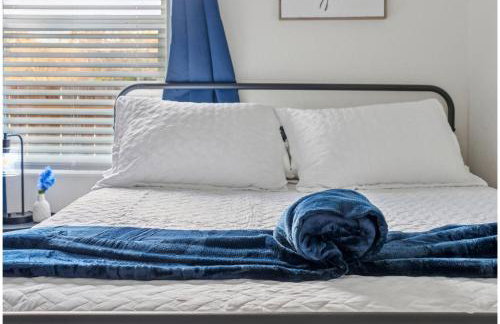 Your Inner-City Sanctuary: 3BR2BA Near Riverwalk - Foto 27