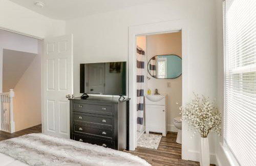 Walk to Downtown and Seneca Lake Updated Retreat! - Foto 12