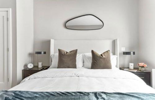 Top Notch 2BR & 2BA Suite Minutes to Central Park - Photo 20