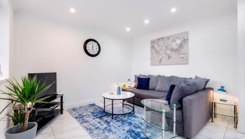 3 Bedroom House with Parking in Windsor - Family and Contractor friendly - Foto 3