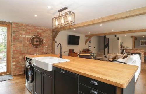 The Courtyard - Hilltop Barn - Photo 11