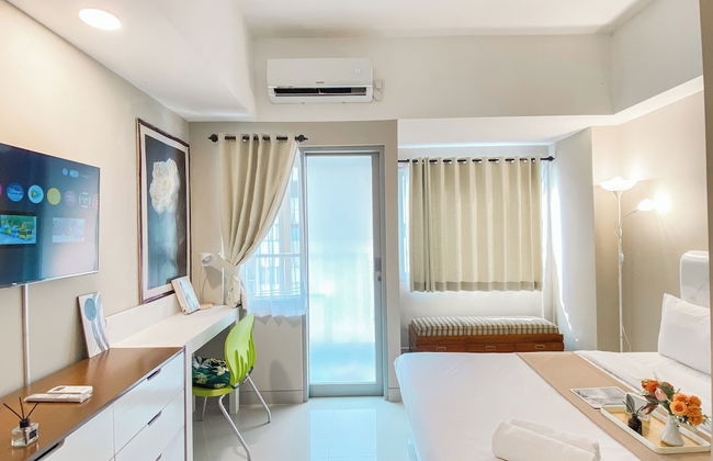 Best Place and Homey Studio Apartment LRT City Jatibening - Photo 1